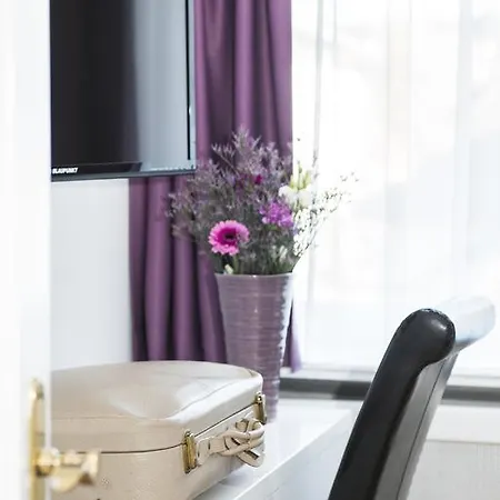 Szálloda Storchen 2*